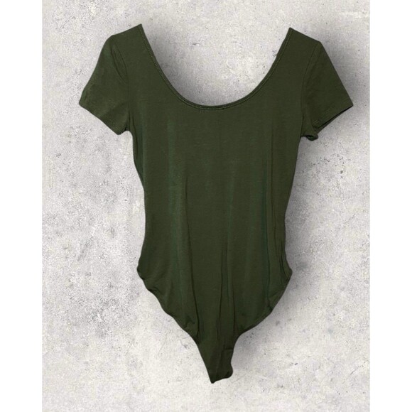 Hearts & Hips Women’s Medium Green Scoop Neck Stretch Bodysuit NEW - Picture 2 of 3